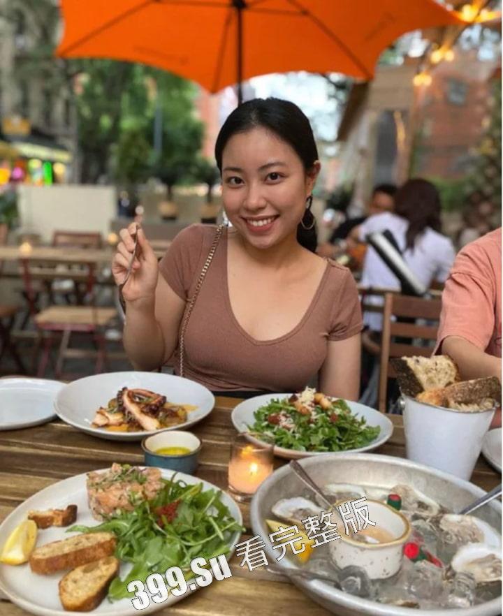 黑鬼约炮大神 OF黄播 #thecOsmOnaut 晒图拿下韩国21岁金融系留学生 一步到胃 顶的巨乳媚黑婊青筋暴起失去理智-2