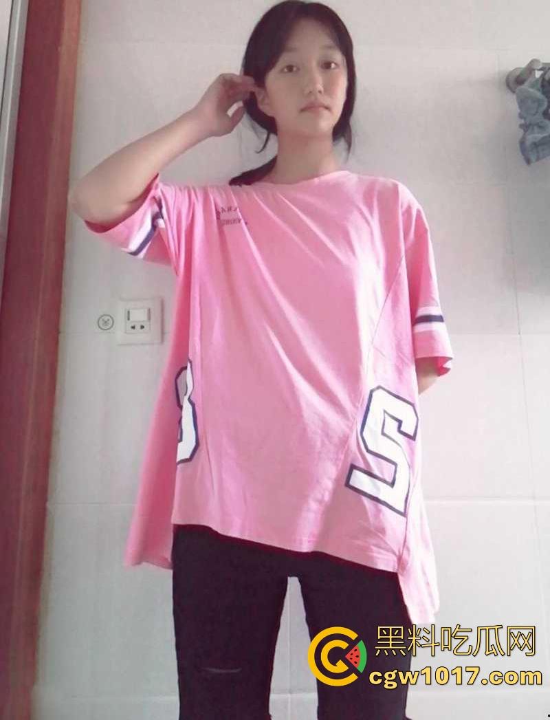 成都清纯学生妹【许薇薇】本来挺娇羞的少女,寻刺激玩露出网调,全裸露脸录沐浴淫片,美乳翘臀别样风骚!-2