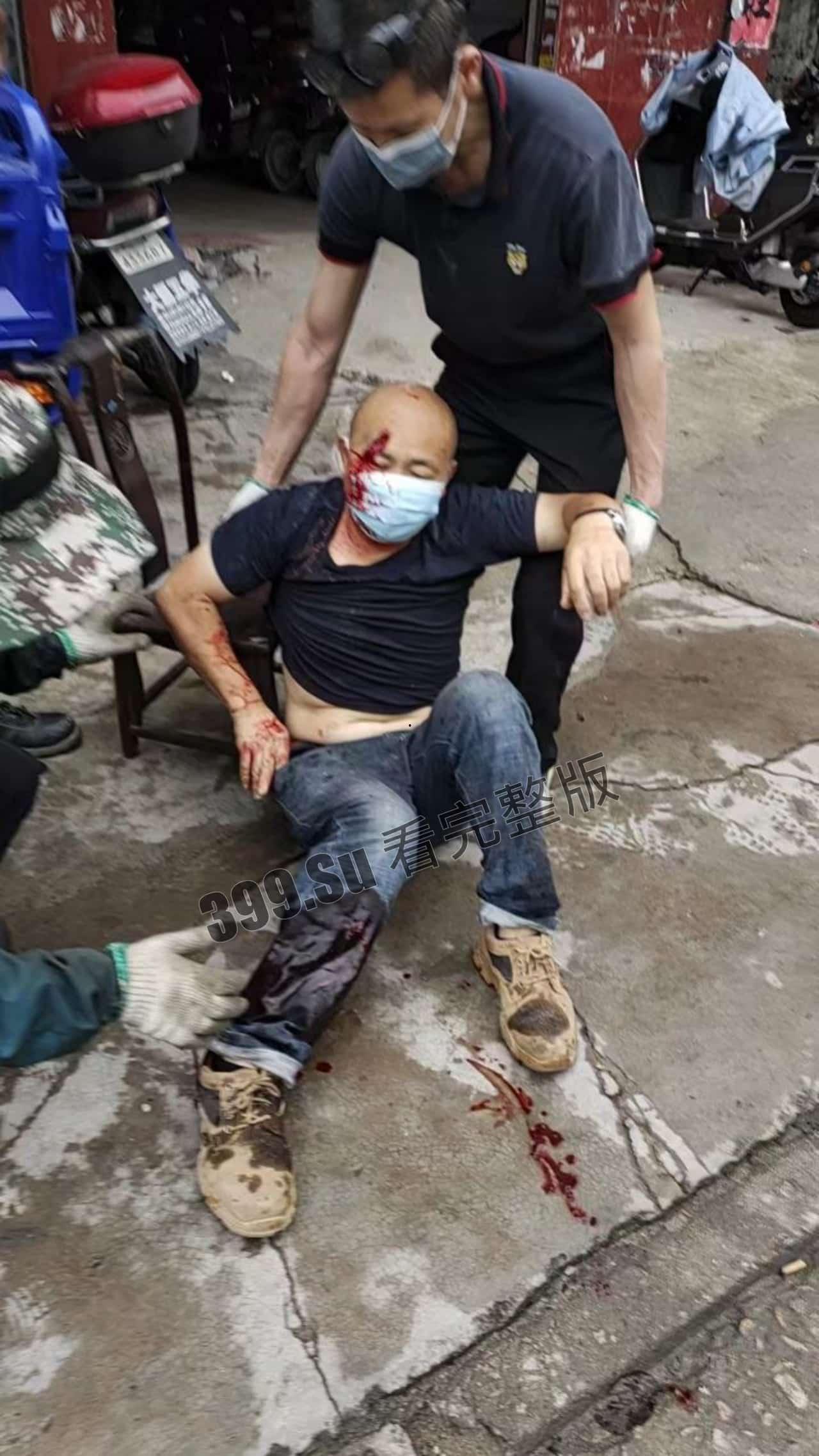 #5月12日 广东一男子开铲车见人就冲见车就撞 #报复社会-1