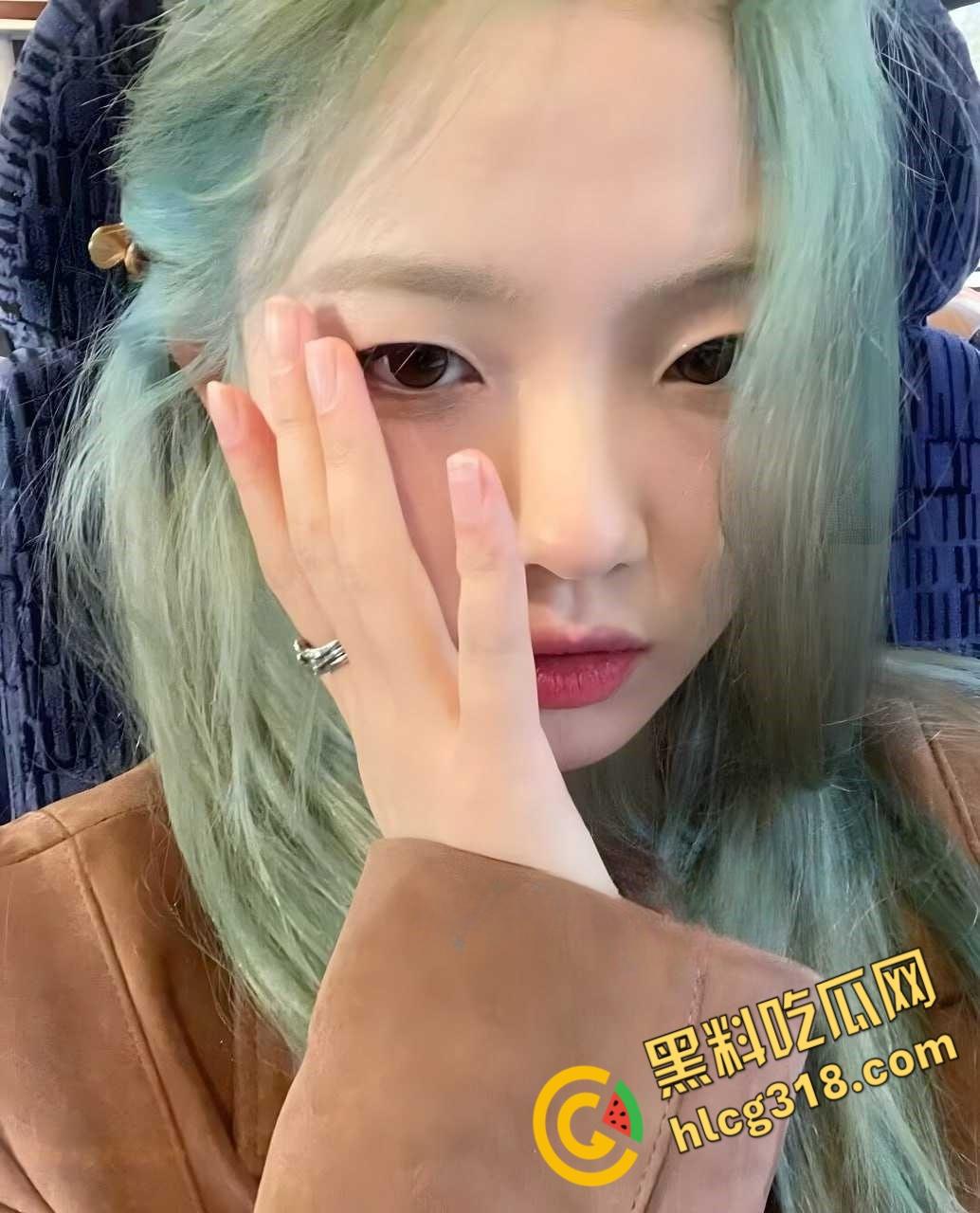 浙江外国语学院【张钰娇】,清纯反差绿发妹,高铁千里送炮,口活一流嫩穴随便内射!-1