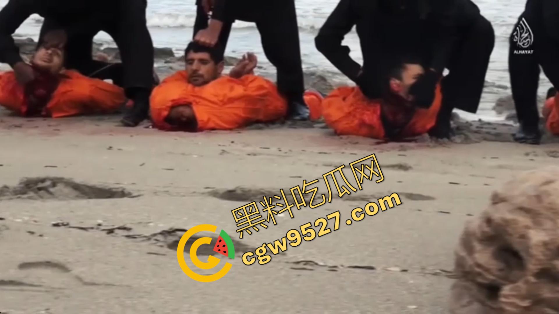 血染海滩！印度刽子手的恐怖行刑现场，犯人被无情割头，现场血流成河，恐怖至极，胆小者勿入！-9