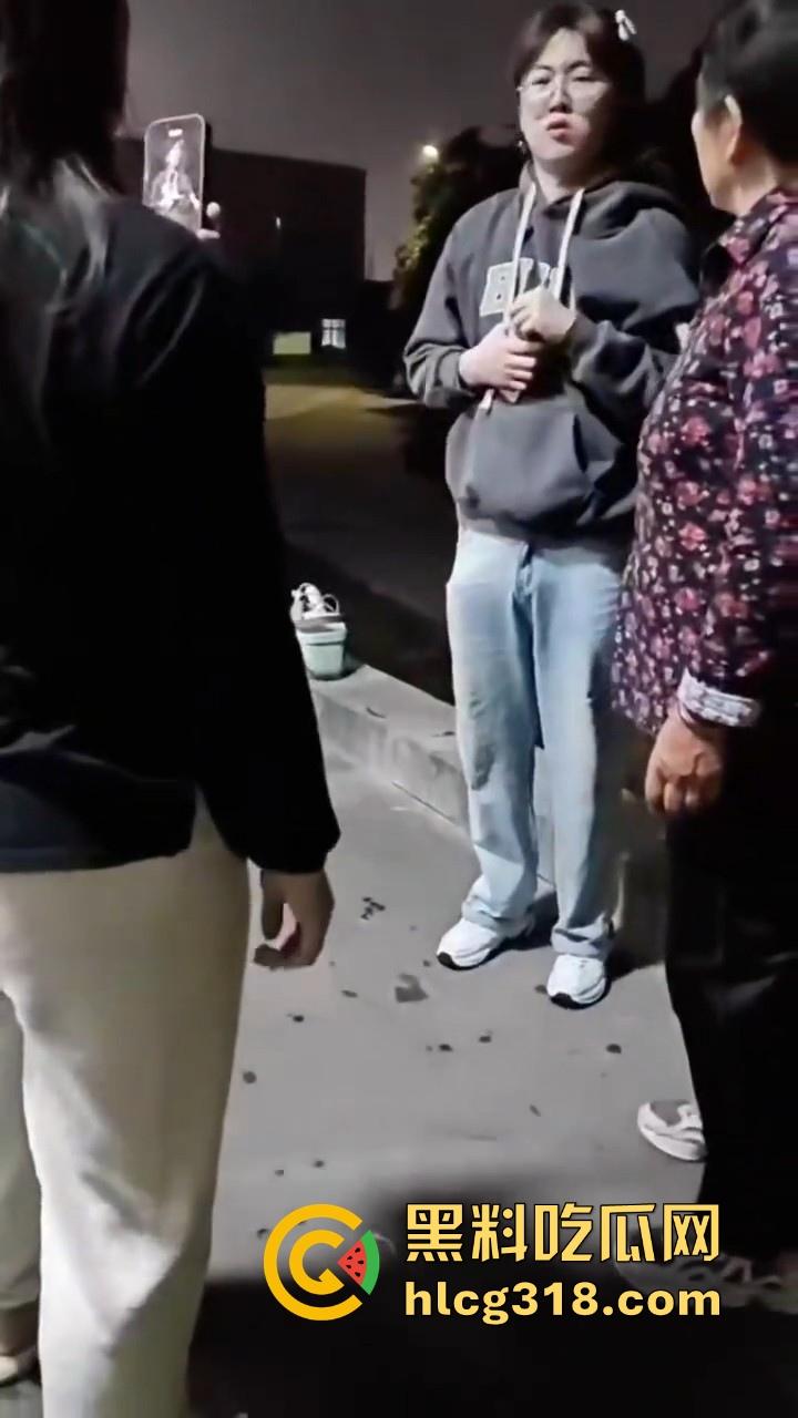 淮北师范生物工程系【祁鹿闻】 男扮女装进女澡堂偷拍被捉，据理力争还死不承认。-6