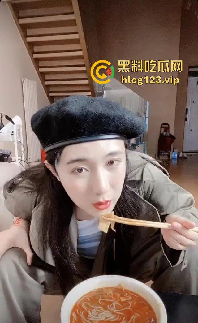 软饭小王子『焦皮』!抱富婆、撩老头,变性网红『智博』钱袋被掏空,软饭吃到爽!-9