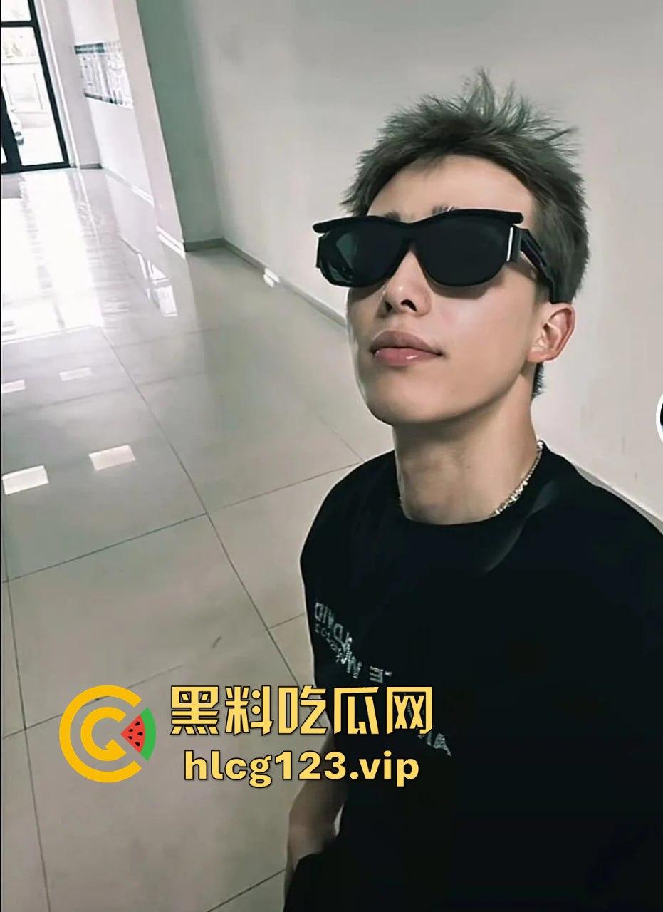 软饭小王子『焦皮』!抱富婆、撩老头,变性网红『智博』钱袋被掏空,软饭吃到爽!-19