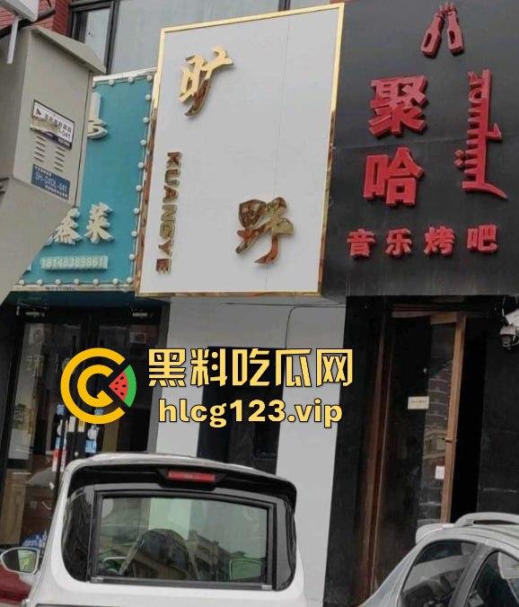 软饭小王子『焦皮』!抱富婆、撩老头,变性网红『智博』钱袋被掏空,软饭吃到爽!-23