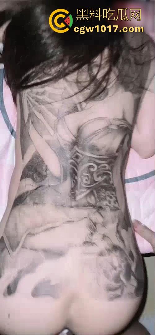 后入大满背是什么感觉？只能说看着哪背部的关公真是越操越有力气，仿佛有种魔力，根本停不下来！-4