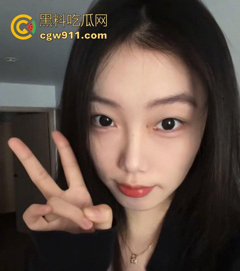 这个小编真的极力推荐!重庆175大长腿小美【谢晓婷】黑丝美腿极品身材,露脸口交一脸淫靡,粉嫩骚穴淫水四溅!-6