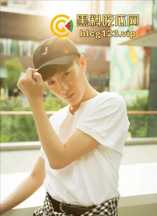 软饭小王子『焦皮』!抱富婆、撩老头,变性网红『智博』钱袋被掏空,软饭吃到爽!-43