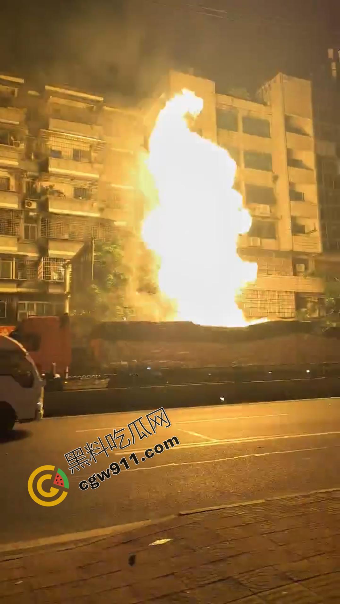 广州白云区货车爆炸险酿惨剧！滔滔大火，硝烟弥漫，爆破连连，现场独有的耀眼与震撼，不容错过-2