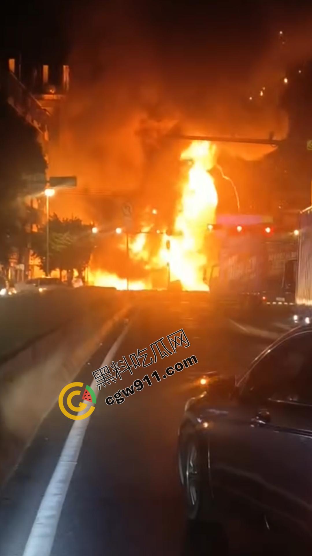 广州白云区货车爆炸险酿惨剧！滔滔大火，硝烟弥漫，爆破连连，现场独有的耀眼与震撼，不容错过-4