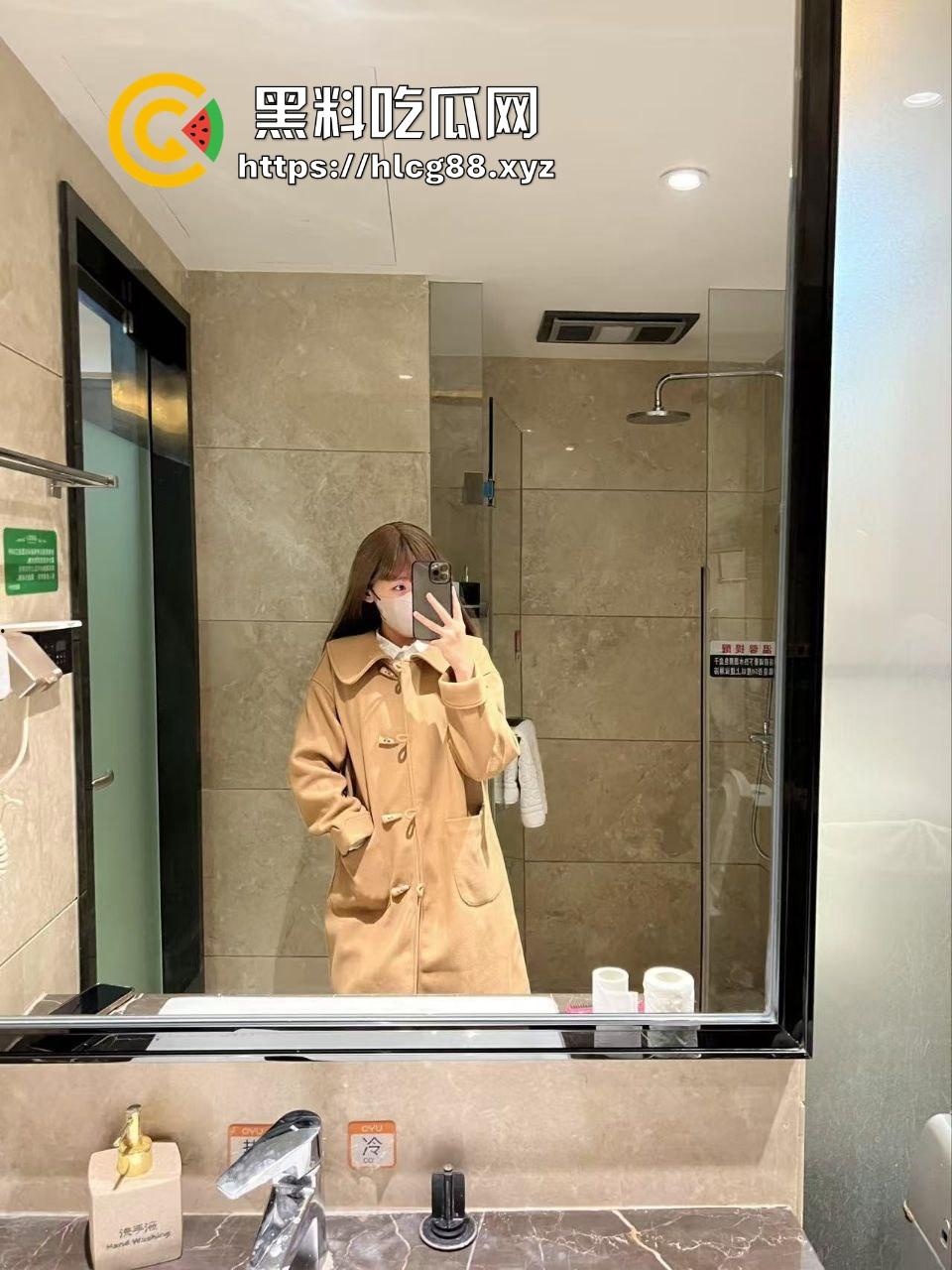 烟台【杜苓】07年小母狗连操10天爽翻天,调教成骚货给网友语音叫床玩PLAY,逼灌满精液肿了还求操!-1