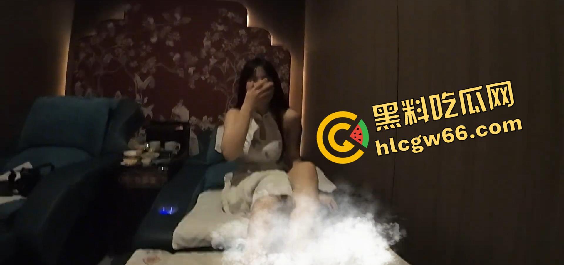 摄影师都不是人,别人花钱洗脚,他拍着拍着就把33号约了,白嫖不花钱还叫小宝贝!-12