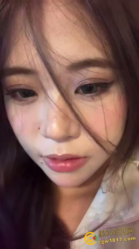 清纯小美女【沈佳惠】蕾丝制服,完美颜值肤白如雪,床上骚浪口交肉棒,女上骑乘翘臀摇曳,无套狂插精液射嘴!-2