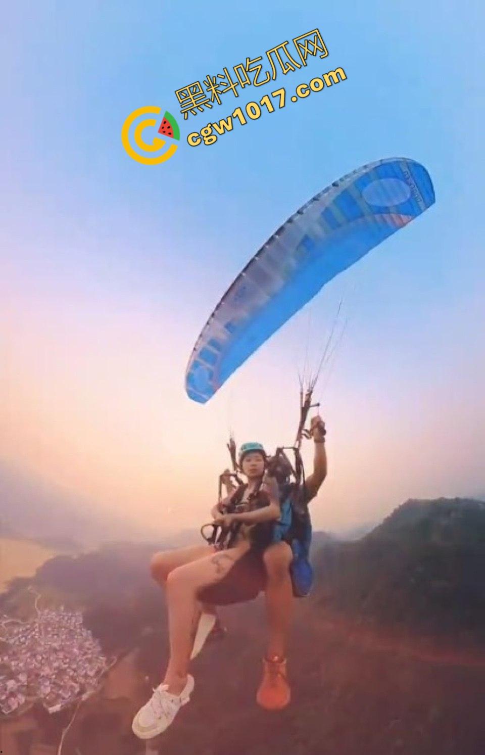 越南岘港上海白领女孩全裸起飞,翘臀隔空振动,惊呼回荡,私处暴露云端,体验高空全裸的双重刺激-2