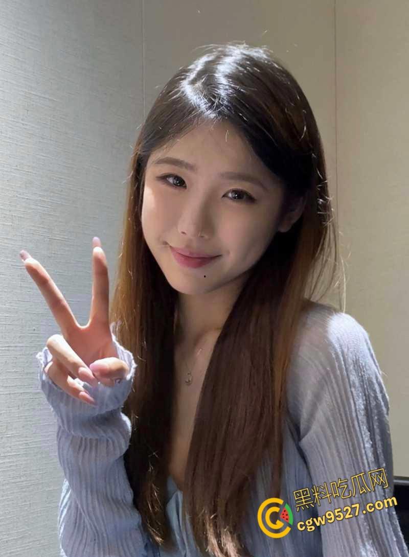 四川极品嫩妹【邵怡芬】,被男友车震调教,性感小嘴跳跳糖口交,沙漠风暴快感,还对着镜头比剪刀手!-2