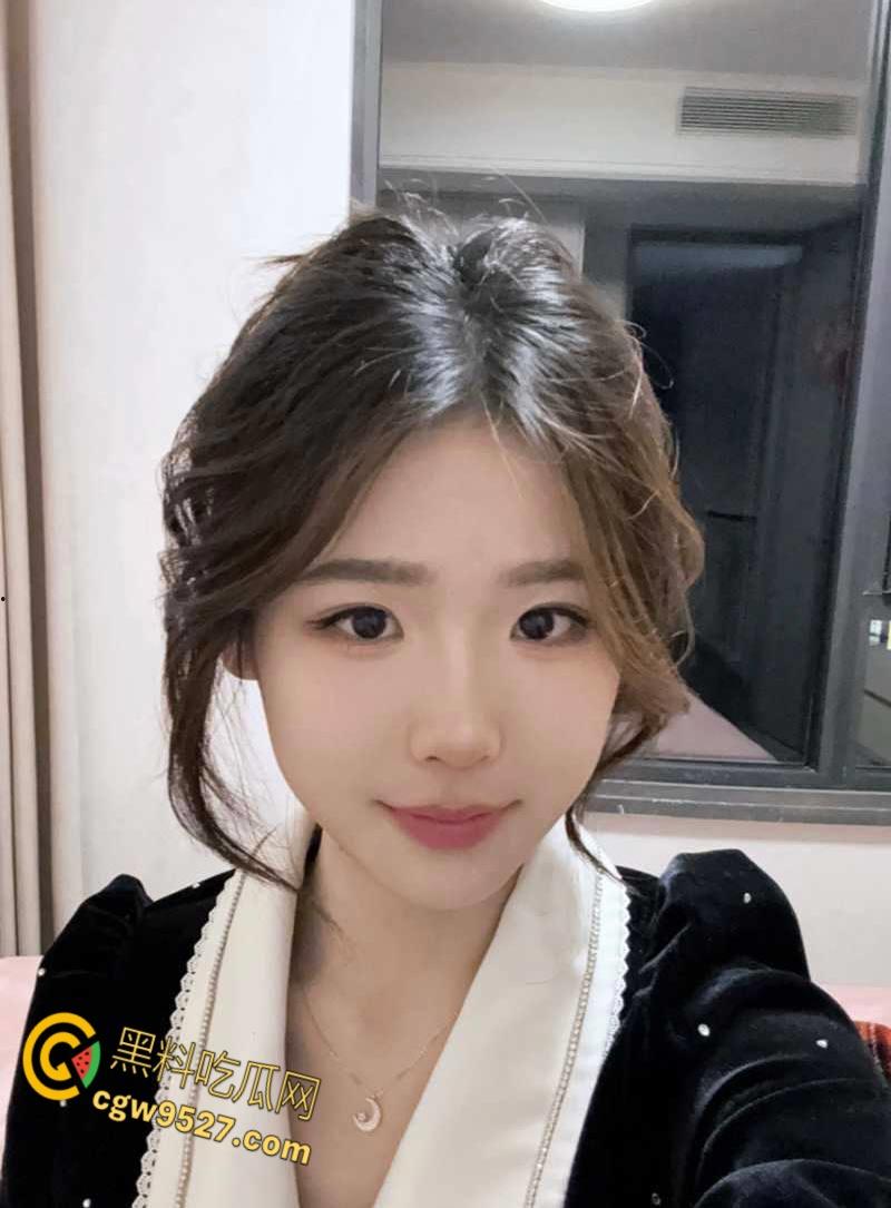 四川极品嫩妹【邵怡芬】,被男友车震调教,性感小嘴跳跳糖口交,沙漠风暴快感,还对着镜头比剪刀手!-3