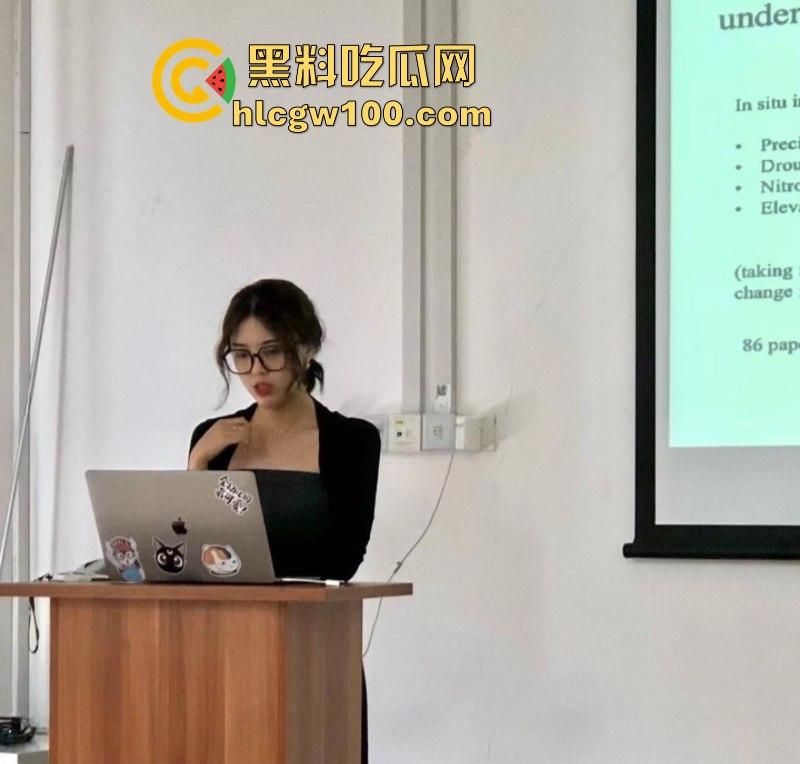 上海复旦女博士【刘思雅】约炮视频曝光！清纯高智只是伪装面具 吃屌成瘾淫荡又反差-6