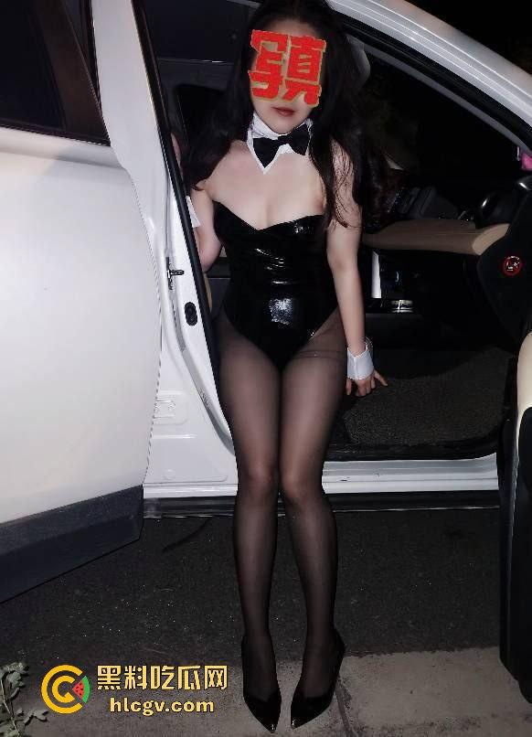 河南洛阳『雷巧燕』野外露出!巨乳大奶婚纱皮裤下的骚动,被调教抠逼露逼十足放荡!-5