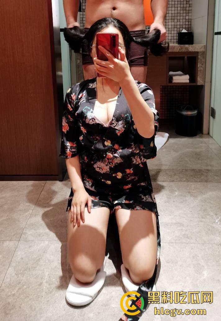 河南洛阳『雷巧燕』野外露出!巨乳大奶婚纱皮裤下的骚动,被调教抠逼露逼十足放荡!-11