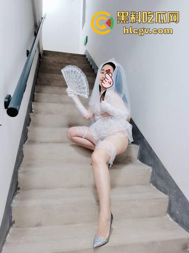 河南洛阳『雷巧燕』野外露出!巨乳大奶婚纱皮裤下的骚动,被调教抠逼露逼十足放荡!-19