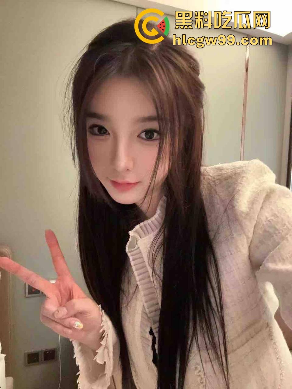 高颜值极品萝莉小母狗【穆穆】娇小白嫩身材,连白虎馒头又甜又骚都无可挑剔,唯一问题就是雷子太小!-1