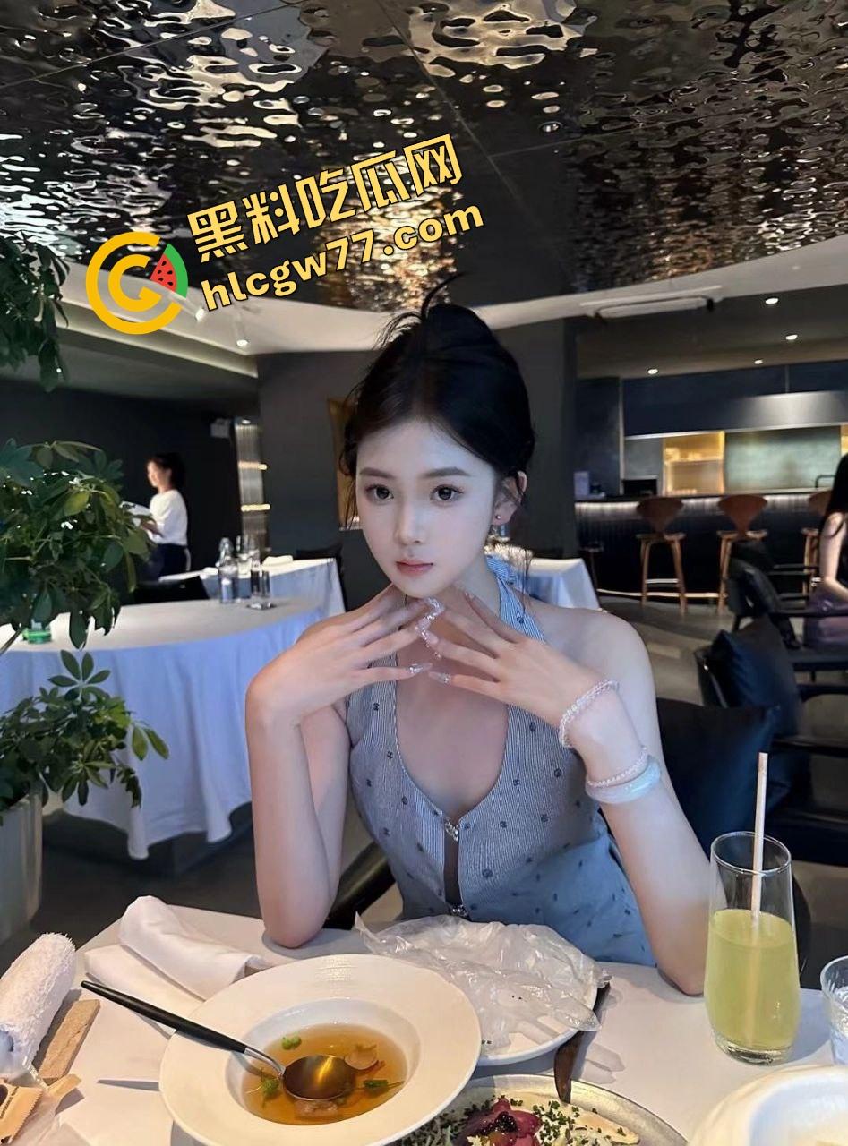 山东青岛大学生【李凤】单亲家庭,缺父爱,见哥哥就跪,学校里嫩男根本喂不饱她!-5