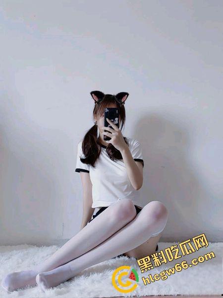 海角半年迷上乱伦，26岁哥馋21岁幼师妹那骚奶肥臀，睡衣晃得想偷拍洗澡照求兄弟们支招！-36