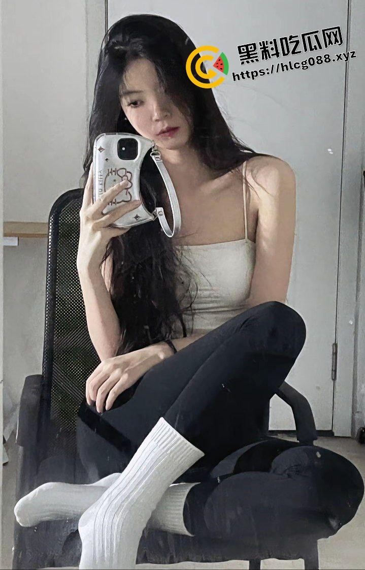 抖音御姐身材骚鸡反差婊【XINLU.】私下与大哥打炮遭曝光,从浴室一路干到床上女上骑乘!-3