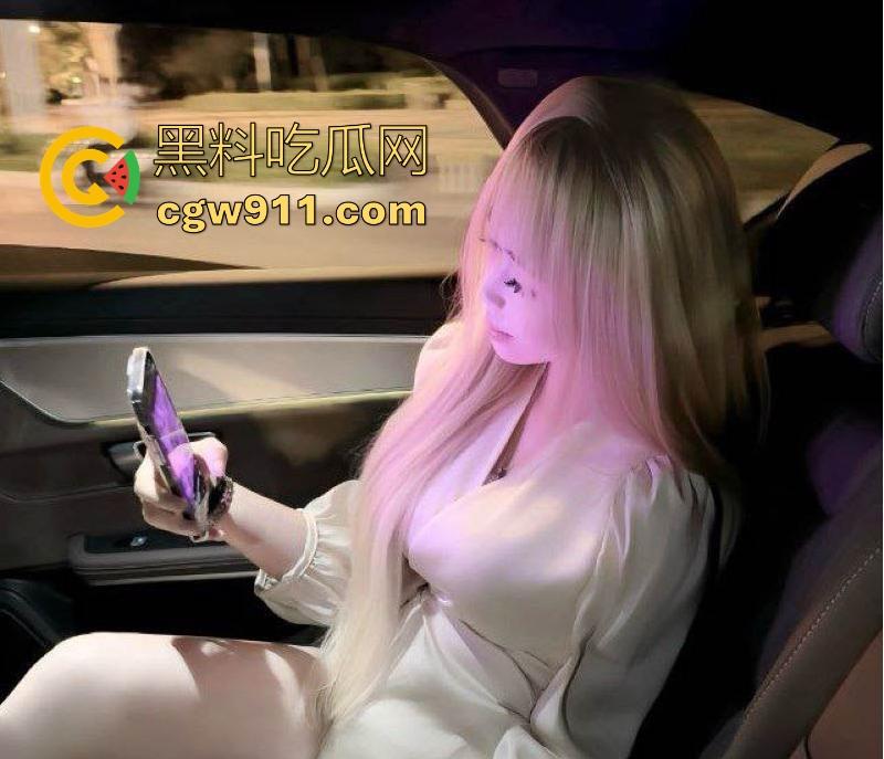 黑龙江极品骚鸡【李泽怡】性爱视频曝光,大奶金日常骑乘喂奶,圆润翘臀被后入猛干,翘臀圆润曲线勾魂!-1