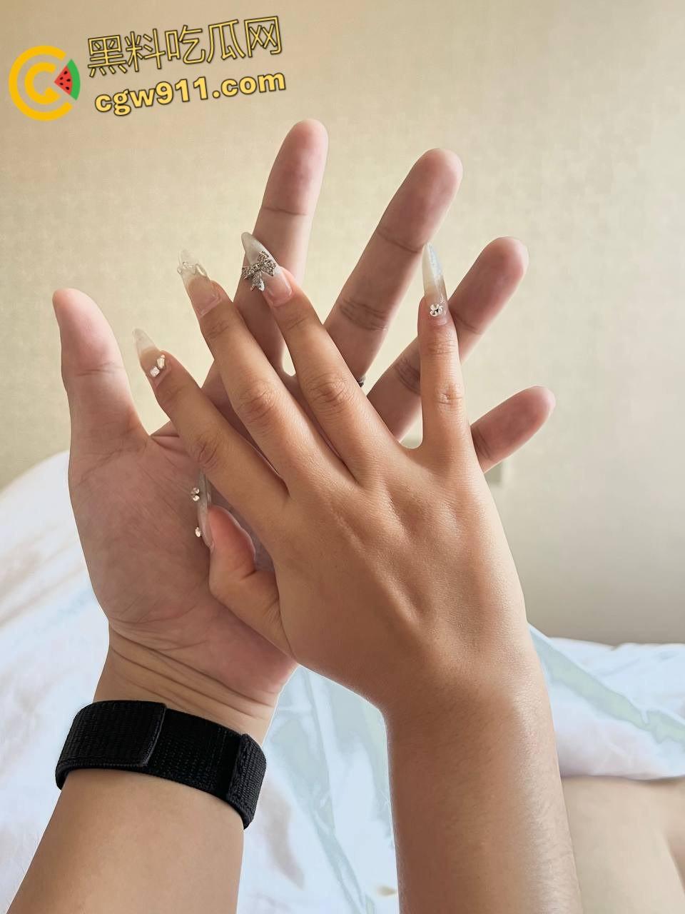 福建莆田女海王【吴湘婷】，被曝脚踏多条船，一边叉开腿被爆干，一边与暧昧对象语音聊天，偷情感刺激到爆 !-5