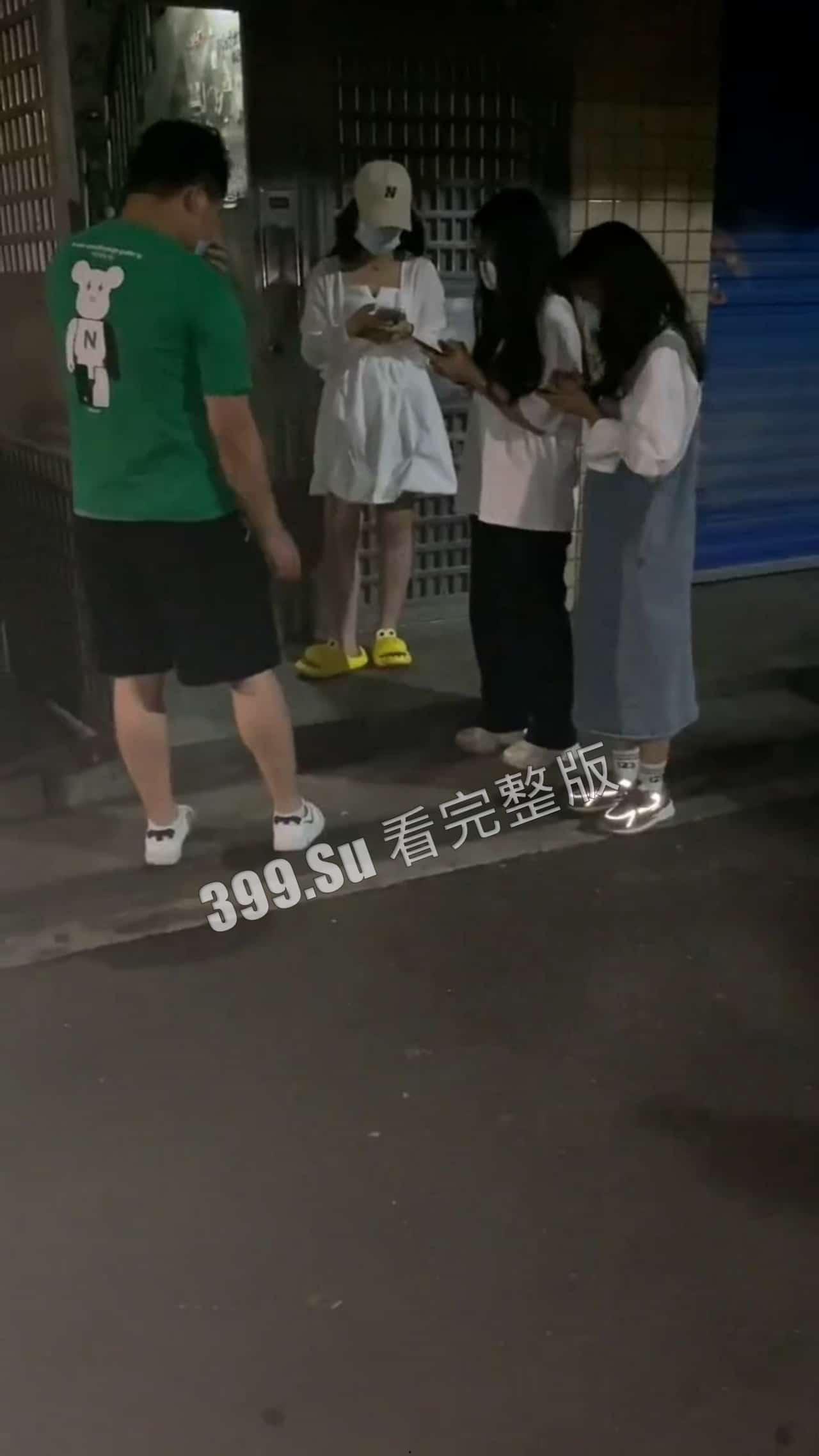 扫街 爱你孤身走暗巷,爱你不贵的模样。戰嗎?戰啊!-4