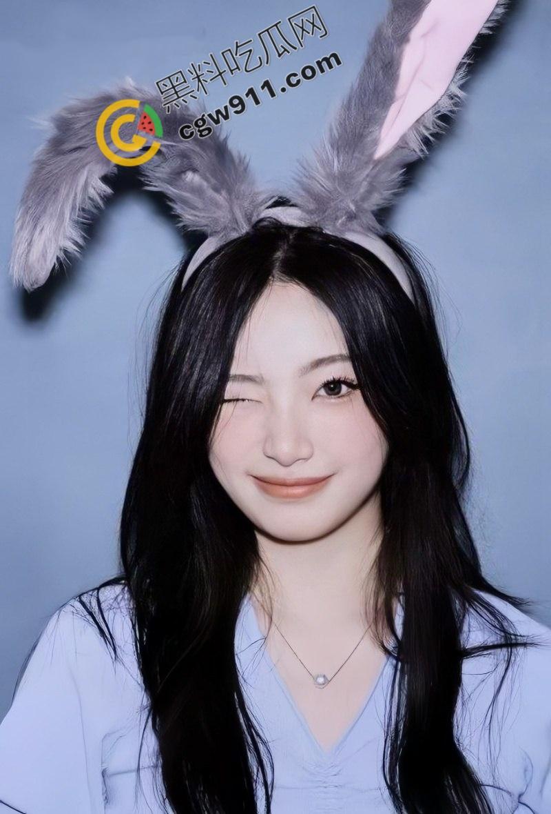 天津大学生【韩梅塰】酒店激情大曝光:深喉舔鸡吸吮龟头,后入爆操娇喘连连,火爆身材引爆欲望!-1