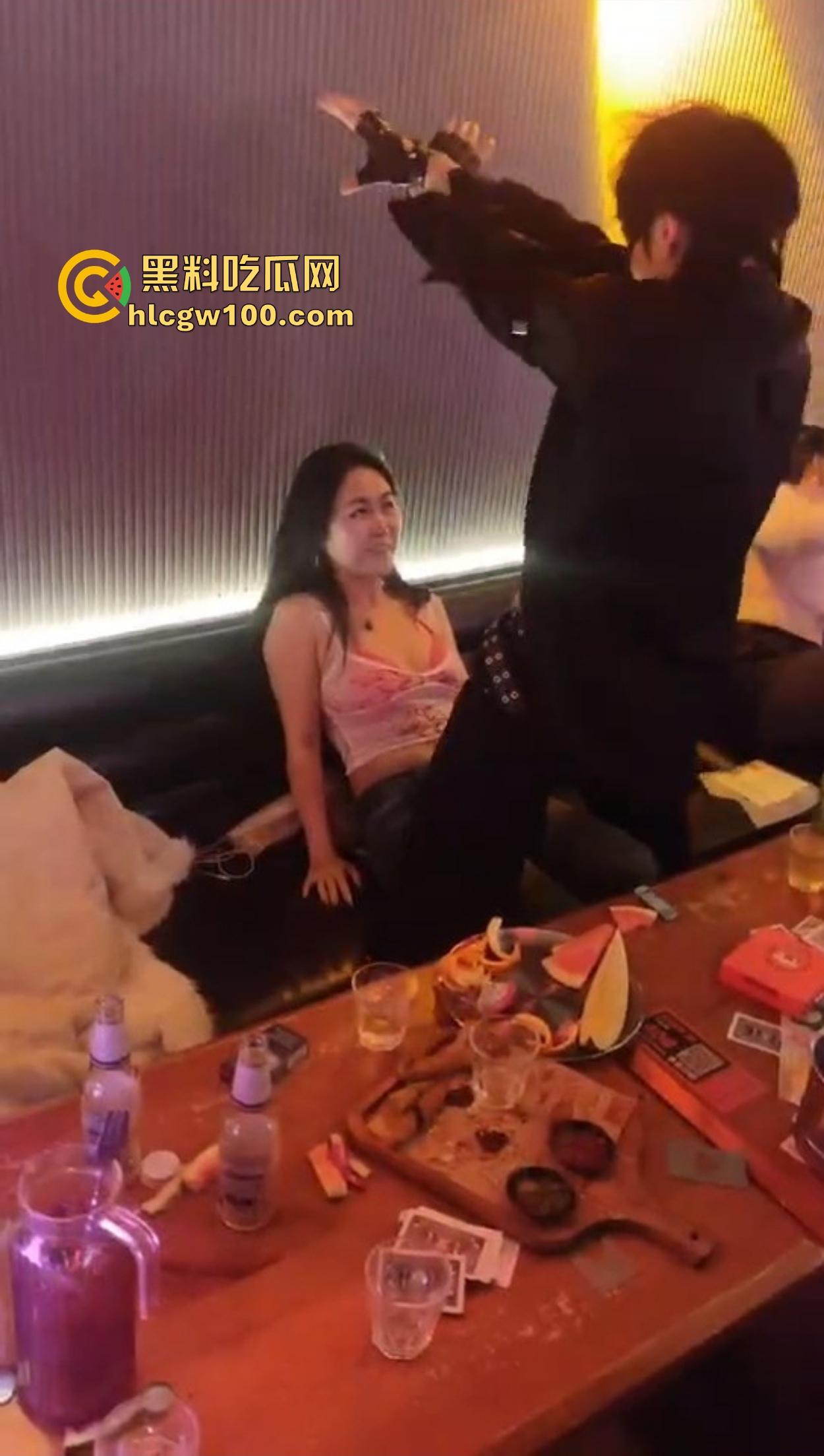 不羡鸳鸯不羡仙,只羡富婆每一天,王婆天选男模开局撒钱招呼肌肉,淫乱派对全程狂嗨,富婆的快乐你想不到!-8