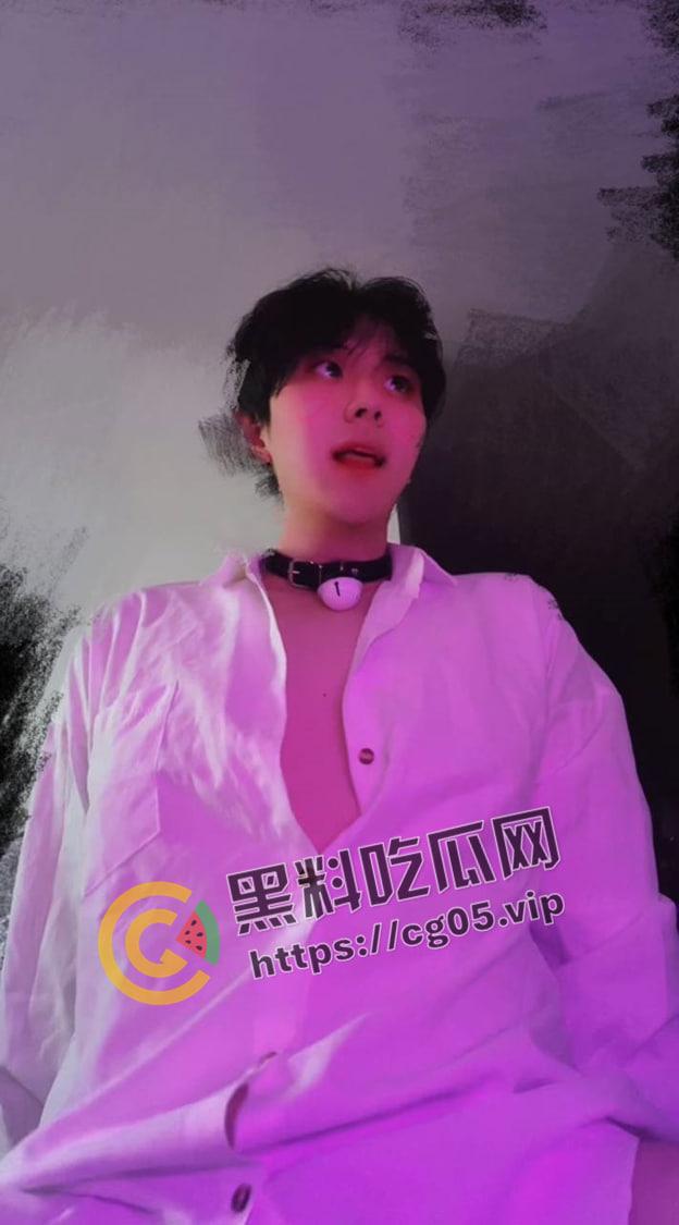 瓜友投稿!加拿大留学生【子瑜】线上装男娘卖裸照 线下做异性spa 给钱男女都能上 两头钱都赚的贱人-5