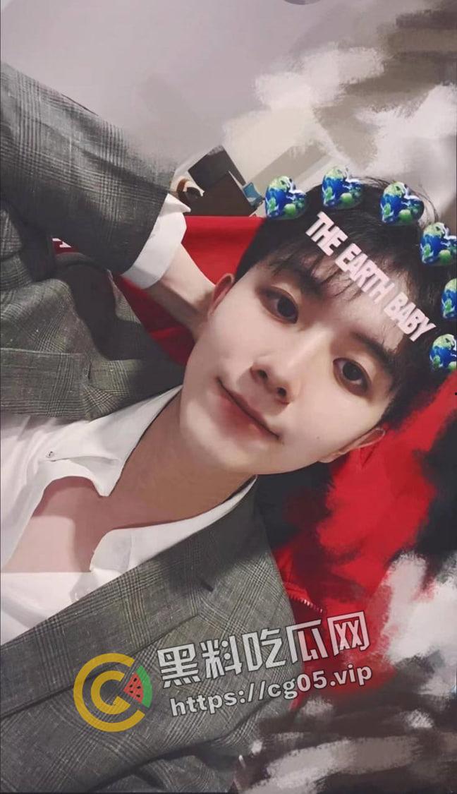 瓜友投稿!加拿大留学生【子瑜】线上装男娘卖裸照 线下做异性spa 给钱男女都能上 两头钱都赚的贱人-6