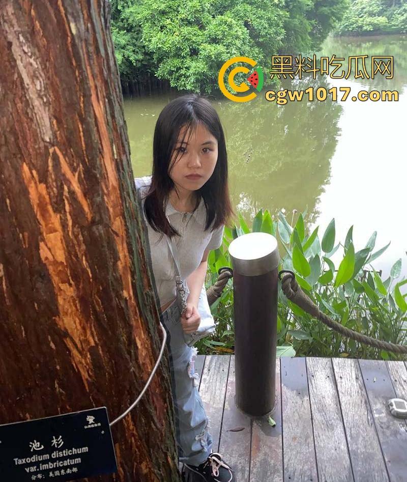 山西幼师职业学院反差母狗【徐驲英】约炮视频曝光,露脸口交舔蛋,主动迎合抽插,反差母狗床上骚劲十足!-2