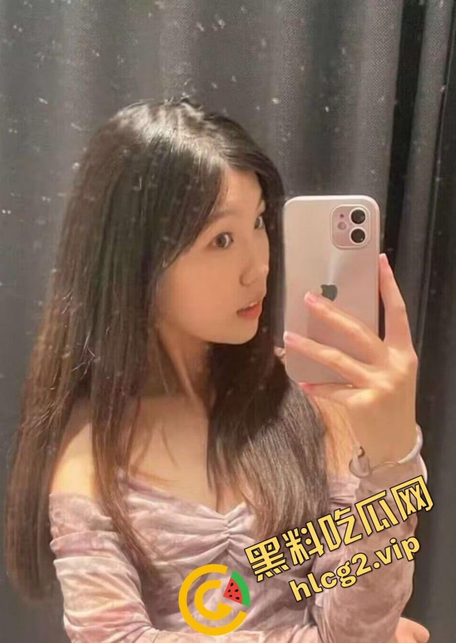 南京大学高颜值清纯大学生妹子『万慧书』被偷拍性爱视频泄露!娇喘声撩人主动骑乘扭动被男友无套猛插!-1