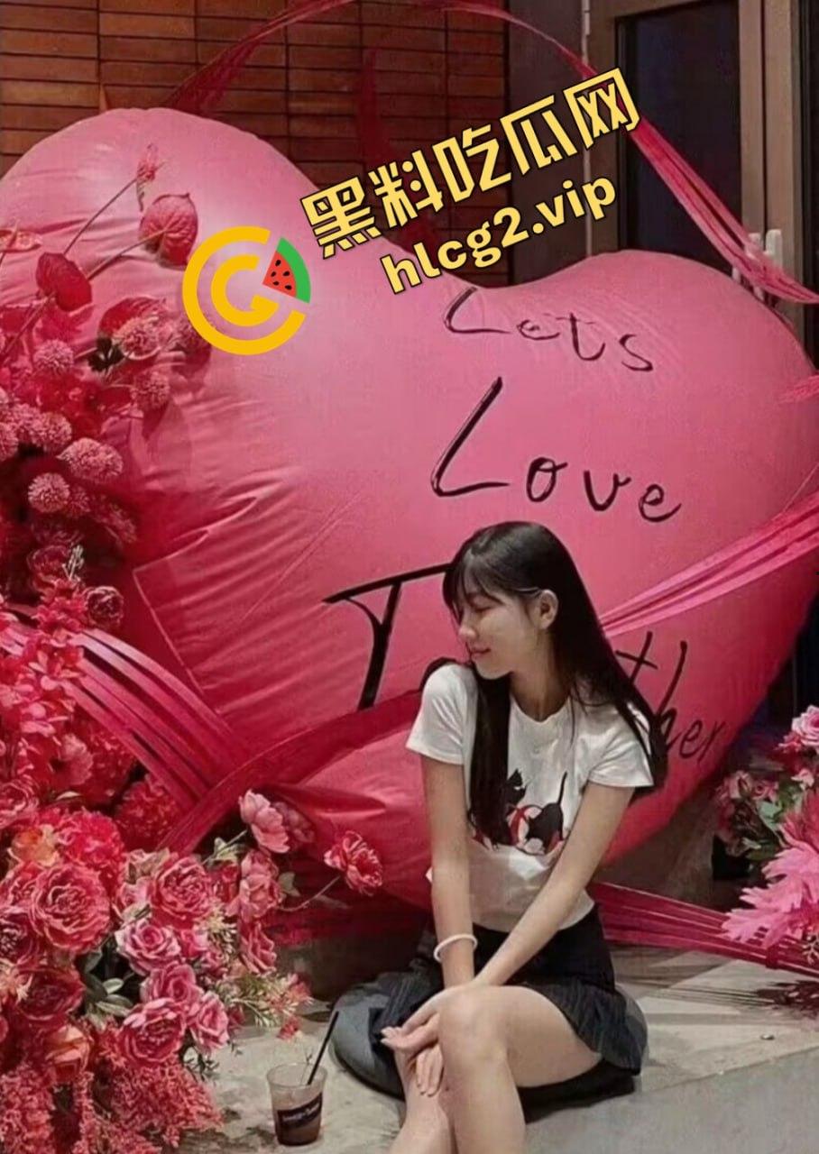 南京大学高颜值清纯大学生妹子『万慧书』被偷拍性爱视频泄露!娇喘声撩人主动骑乘扭动被男友无套猛插!-2