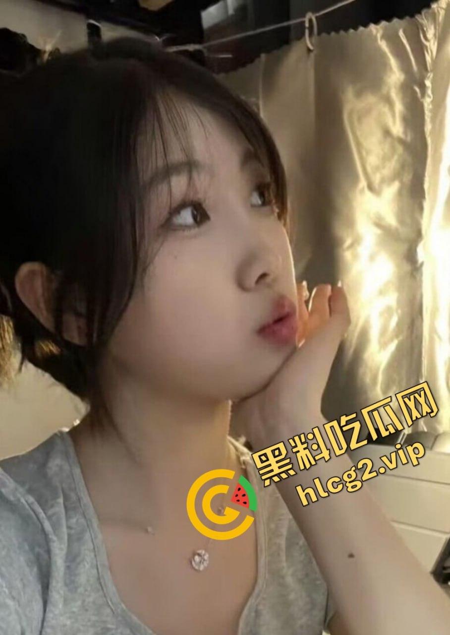 南京大学高颜值清纯大学生妹子『万慧书』被偷拍性爱视频泄露!娇喘声撩人主动骑乘扭动被男友无套猛插!-4