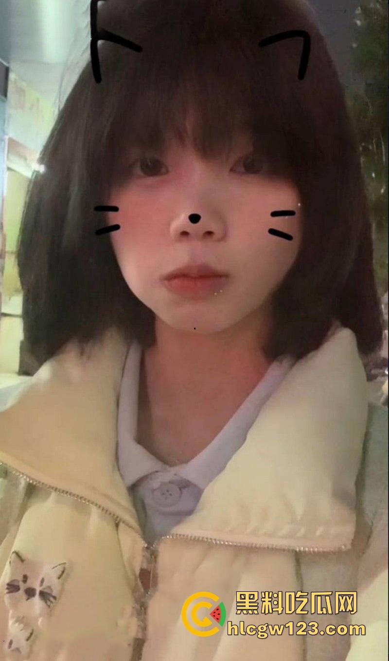 武汉工商学院大一小母狗【林萍如】和男友裸聊视频曝光 宿舍内骚浪自慰为男友解馋!-1