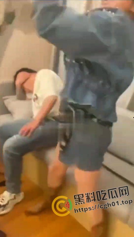 上阵父子兵!爸爸带着儿子捉奸妈妈 小三被打头破血流 儿子表示我妈的逼只有我爸能操-8