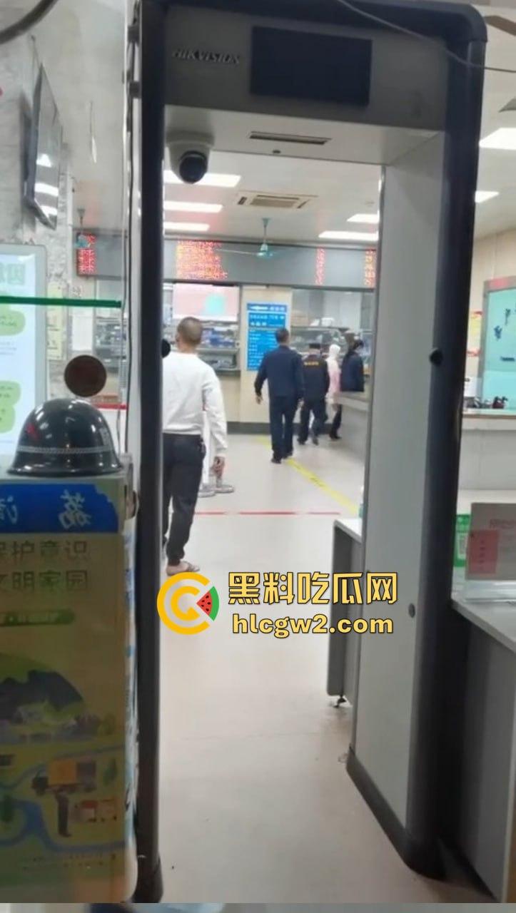 广州媚黑网红【安琪儿】海底捞事件被刑拘!被抓时衣着暴露,竟还患多种传染病!独家爆料!-15