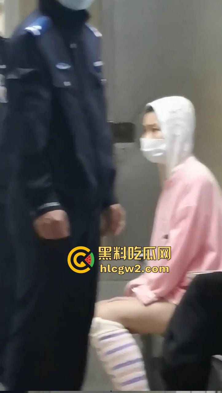 广州媚黑网红【安琪儿】海底捞事件被刑拘!被抓时衣着暴露,竟还患多种传染病!独家爆料!-19