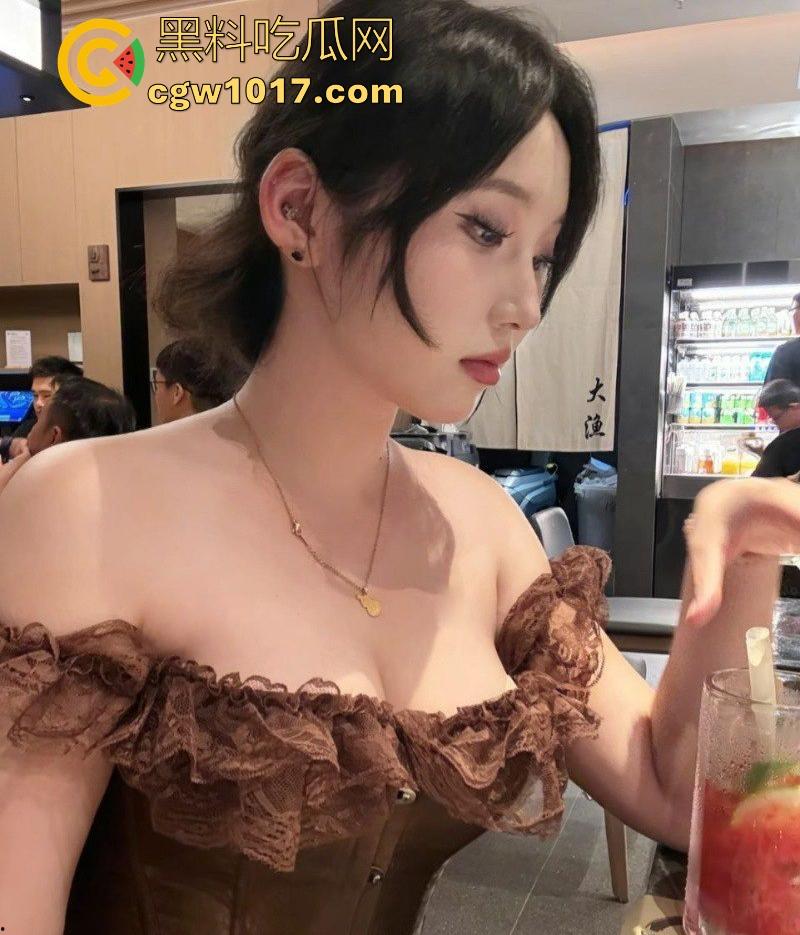 广西大学极品御姐【林瑶】约炮师弟视频曝光,黑丝连体服裹身勾勒完美曲线,口交吞屌多体位激情爆操!-1