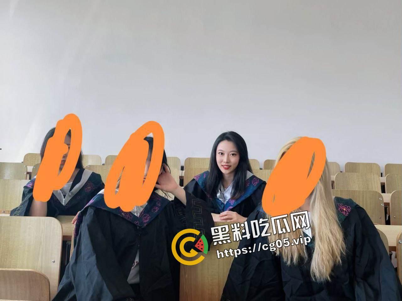 英国知名杜伦大学硕士生【李颖】不雅视频 有钱人家的高材生 在床上也不过是母狗一条罢了-3