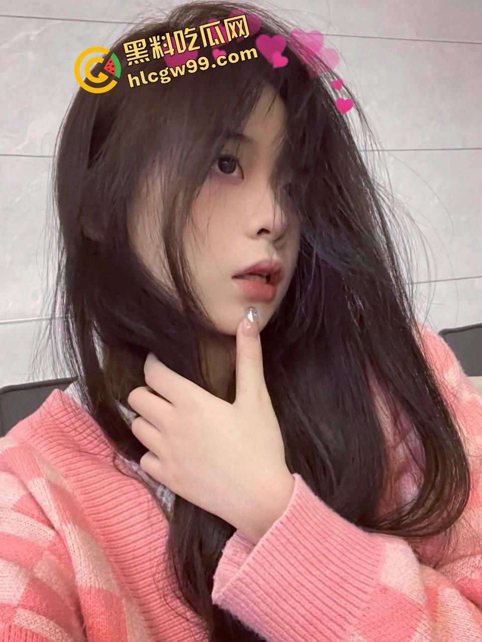 海南艺术职业舞蹈生瑜伽妹【李斯怡】练完瑜伽课外出跪地深喉口爆,掰开骚穴享受填满,独家曝光流出!-3