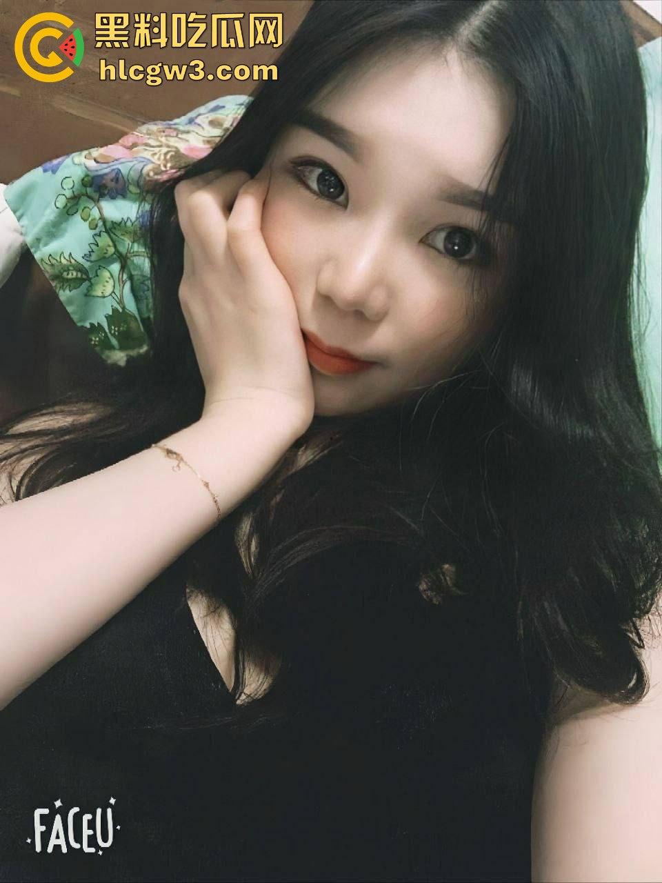 南丹火幕村KTV骚逼『 龙雨微 』少妇素颜还敢卖逼陪酒 骚逼被抠到泛滥 这年头陪酒小妹太不容易！-4