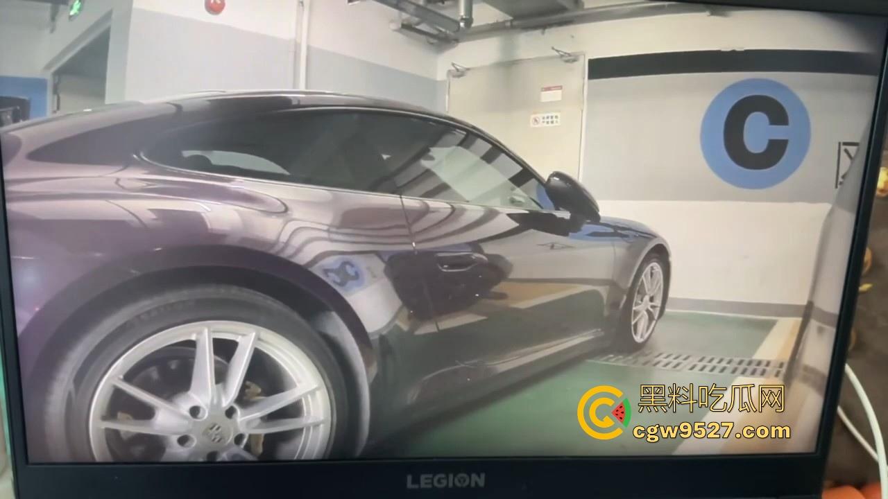 保时捷718车主地下停车场车震被偷拍,有钱人就是好呀,长的不太行但上的女的身材颜值都很好,羡慕!-6