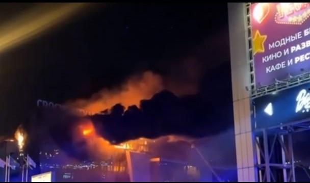 俄罗斯莫斯科附近克洛库斯市政厅枪击事件 特种部队突袭大楼大战恐怖分子 死亡上百人 遍地尸体 现场直达-6