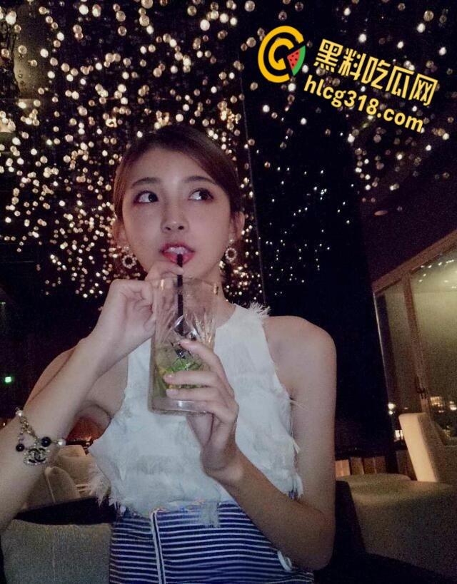 上海师范大学校花【陈伟】,口交时淫荡眼神真诱人,女上激情摇摇车 , 厌世脸母狗真欠操!-2